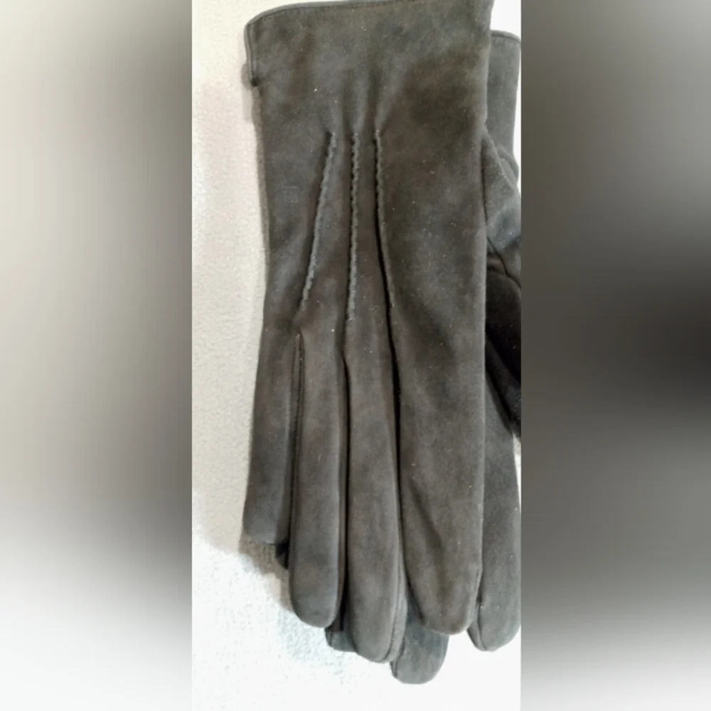 NEIMAN MARCUS | Deep Green Cashmere Gloves